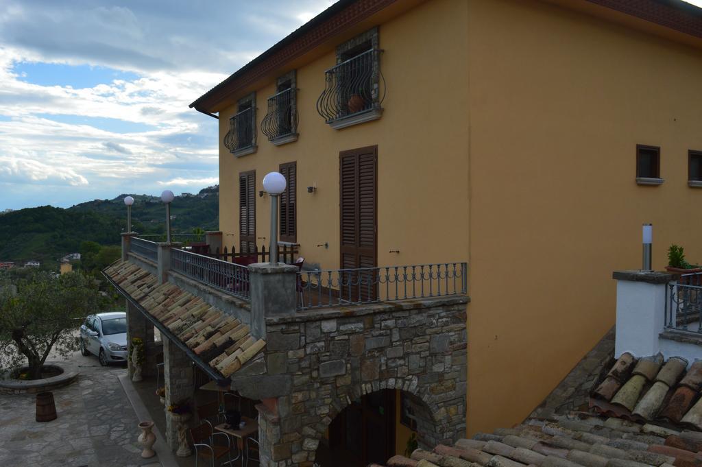 Villa Tre Colli Agri B&B Ariano Irpino Exterior foto