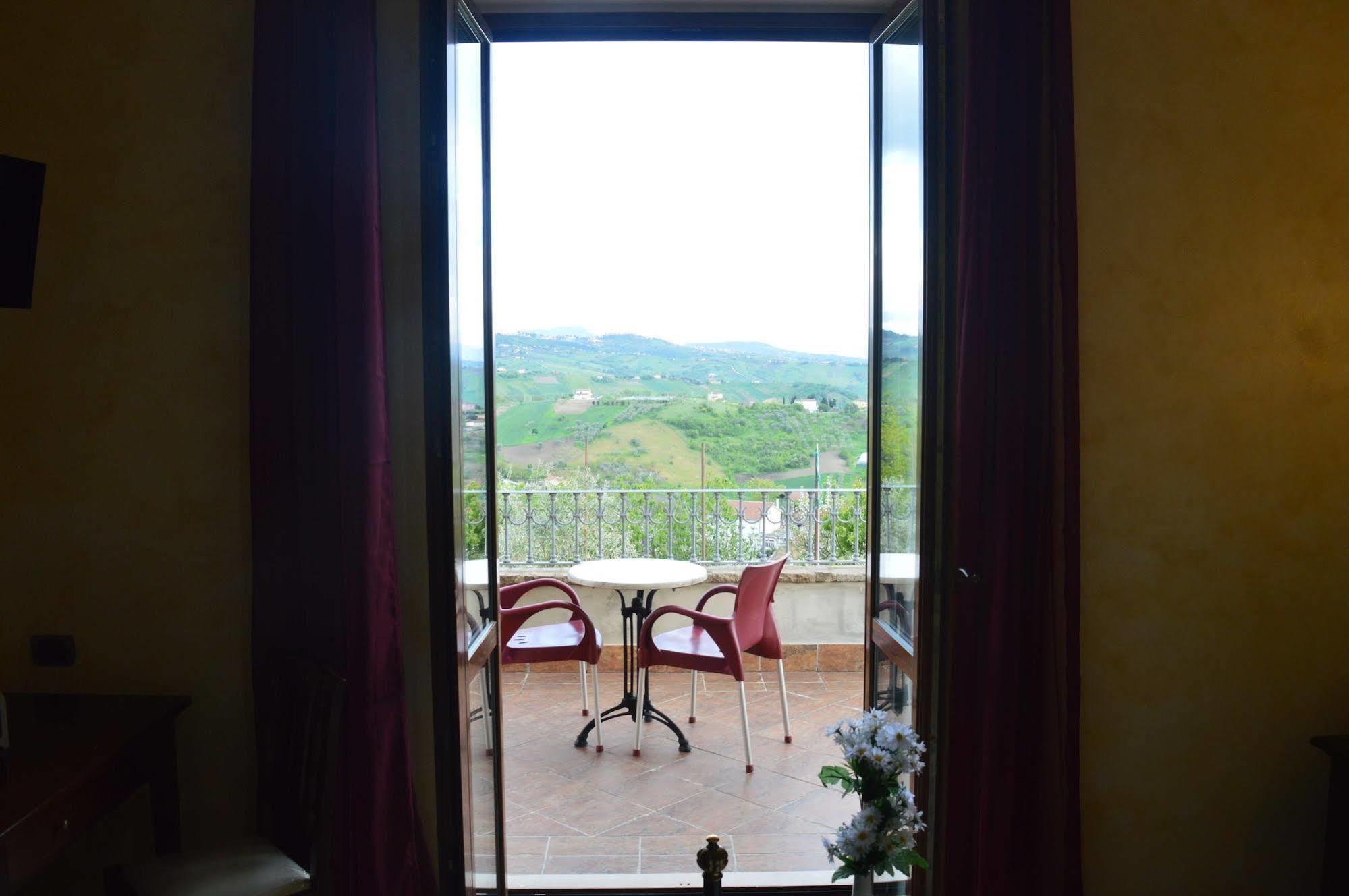 Villa Tre Colli Agri B&B Ariano Irpino Exterior foto