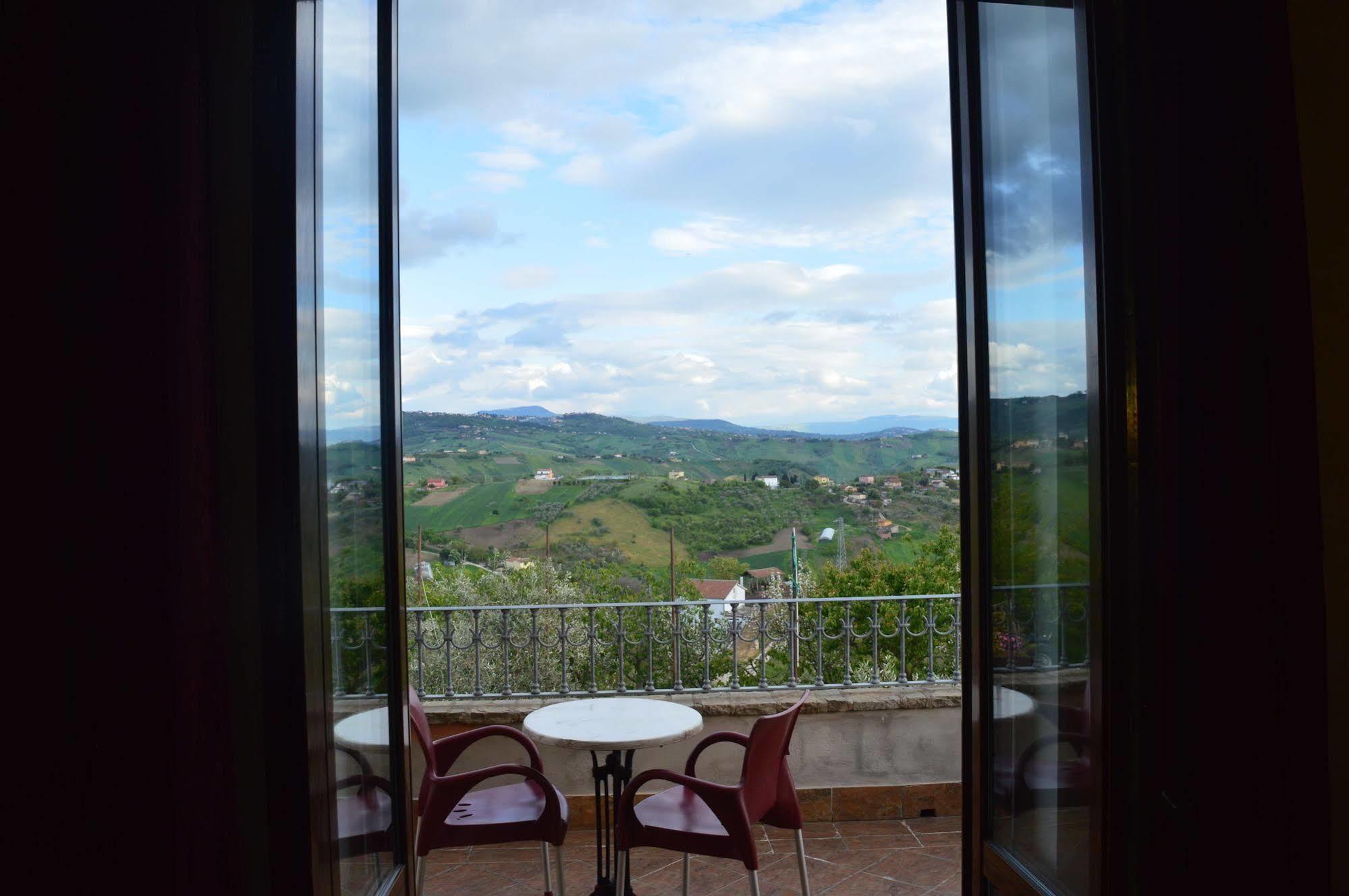 Villa Tre Colli Agri B&B Ariano Irpino Exterior foto